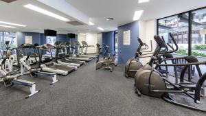 Oaks Brisbane Aurora Suites tesisinde fitness merkezi ve/veya fitness olanakları