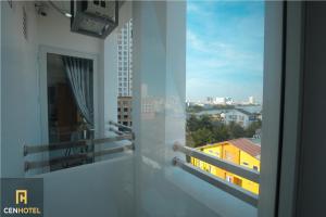 A balcony or terrace at Cen Hotel