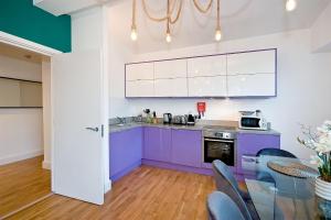 Dapur atau dapur kecil di Mulberry Flat 4 - Two bedroom 2nd floor by City Living London