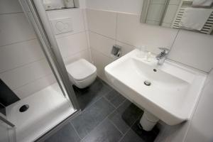 Hotel Gasthof zum Biber tesisinde bir banyo