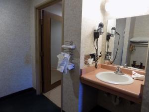 Bathroom sa GreenTree Inn Albuquerque North I-25