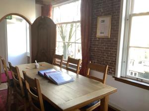 Former Rembrandt workshop two bedroom B&B tesisinde bir oturma alanı