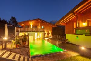 A piscina localizada em Hotel Hindenburglinde ou nos arredores