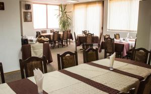 A restaurant or other place to eat at Family Hotel Saint Iliya