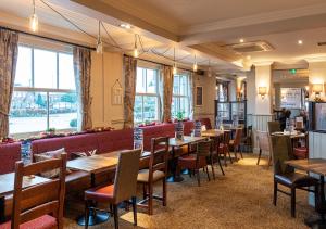 Un restaurant sau alt loc unde se poate mânca la Toby Carvery Old Windsor by Innkeeper's Collection