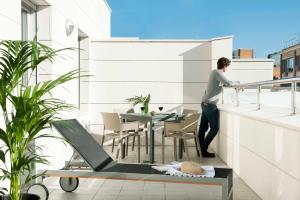 Un balcon sau o terasă la Eric Vökel Boutique Apartments - Atocha Suites