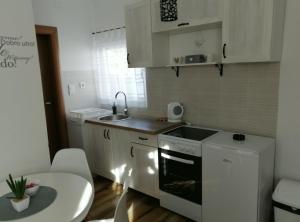 Cuina o zona de cuina de Apartman Gušt