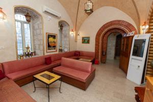 A seating area at Azzahra Boutique Hotel & Restaurant - Jerusalem