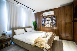 Una cama o camas en una habitación de צימר בוטיק אדלה Zimmer boutique adela