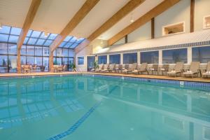 Басейн в Holiday Inn Cape Cod - Hyannis, an IHG Hotel або поблизу