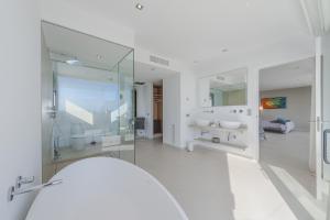 Kamar mandi di Luxury Villa Phoenix