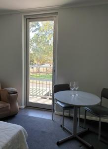 Seating area sa Adelaide Pulteney Motel