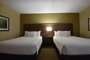 Katil atau katil-katil dalam bilik di Victoria Inn Hotel and Convention Center Winnipeg