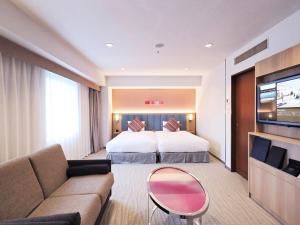 Cama ou camas em um quarto em The Royal Park Hotel Hiroshima Riverside