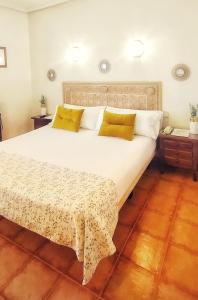 A bed or beds in a room at Princesa Galiana