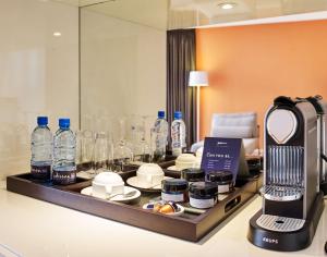 Comodidades para preparar café e chá em Radisson Blu Hotel & Convention Centre Kigali