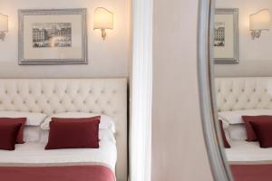 A bed or beds in a room at Hotel Navona