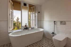 Bagno di Antilia Villa - Luxurious-AC-Swimming pool