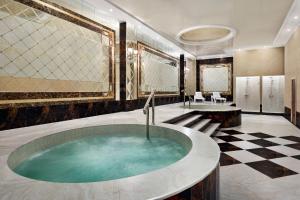 Un baño de Ramada by Wyndham Shymkent