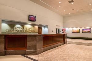 Crowne Plaza Springfield Convention Center, an IHG Hotel tesisinde lobi veya resepsiyon alanı