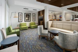 En sittgrupp på Holiday Inn Express & Suites New Braunfels, an IHG Hotel