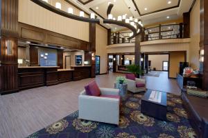 พื้นที่นั่งเล่นของ Holiday Inn Express Hotel & Suites Clearfield, an IHG Hotel