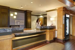 El lobby o recepción de Holiday Inn Express Hotel & Suites Warwick-Providence Airport, an IHG Hotel