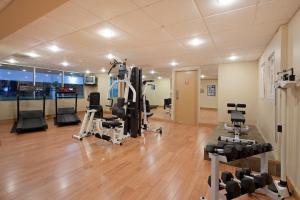 Gimnàs o zona de fitness de Holiday Inn Express Hotel & Suites Saint John Harbour Side, an IHG Hotel