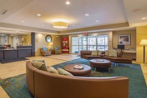 Зона вітальні в Candlewood Suites - Pensacola - University Area, an IHG Hotel