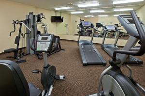 Fitnesscentret og/eller fitnessfaciliteterne på Candlewood Suites Louisville North, an IHG Hotel