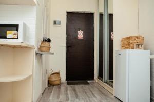 A cozinha ou kitchenette de Apartments at Kontorska 10