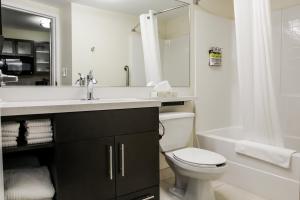 Un baño de Candlewood Suites Richmond North-Glen Allen, an IHG Hotel