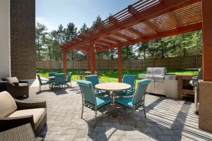 A seating area at Candlewood Suites Alexandria West, an IHG Hotel