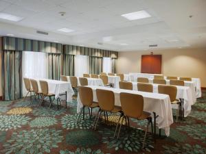 Biznesa zona un/vai konferenču telpa naktsmītnē Staybridge Suites Fayetteville by IHG