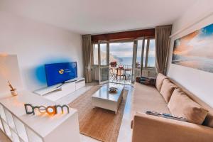 Televisi dan/atau pusat hiburan di CASA CHIARINA breathtaking sea view