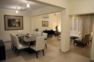 Χώρος καθιστικού στο Butterfly Guest House Phase 7 Bahria Town