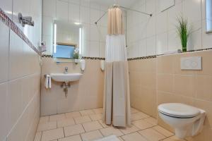 Ванна кімната в Sunny Hotel Straubing