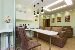 Area tempat duduk di Hammam , big Jacuzzi ,Sauna , 2 bedroom , Khrechatik