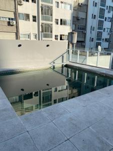 A piscina localizada em Palermo Soho Apartment Guemes ou nos arredores