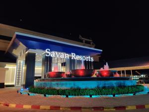 un centro commerciale con un cartello che dice "saan Records" di Savan Resorts a Savannakhet