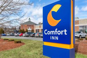 Certifikat, nagrada, logo ili neki drugi dokument izložen u objektu Comfort Inn Auburn-Worcester