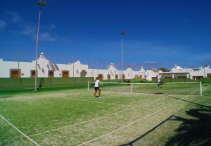 Tenis in/ali skvoš poleg nastanitve Las Marismas de Corralejo oz. v okolici