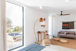 A bed or beds in a room at Montimerso Skyscape Countryhouse