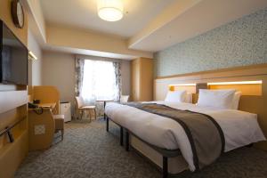 Giường trong phòng chung tại Hotel Monterey Kobe