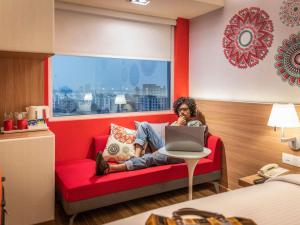 A seating area at ibis Kolkata Rajarhat - An Accor Brand