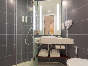 A bathroom at ibis Kolkata Rajarhat - An Accor Brand