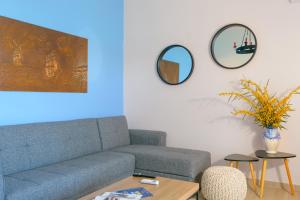 A seating area at Margarita's Seafront Luxury Apartment