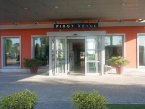 Muka bangunan atau pintu masuk First Hotel Malpensa