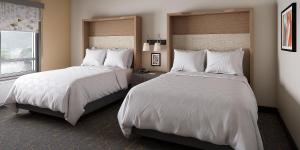 Tempat tidur dalam kamar di Holiday Inn - Fort Worth - Alliance, an IHG Hotel