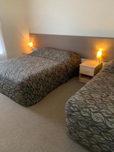 Tempat tidur dalam kamar di Shellharbour Resort and Conference Centre